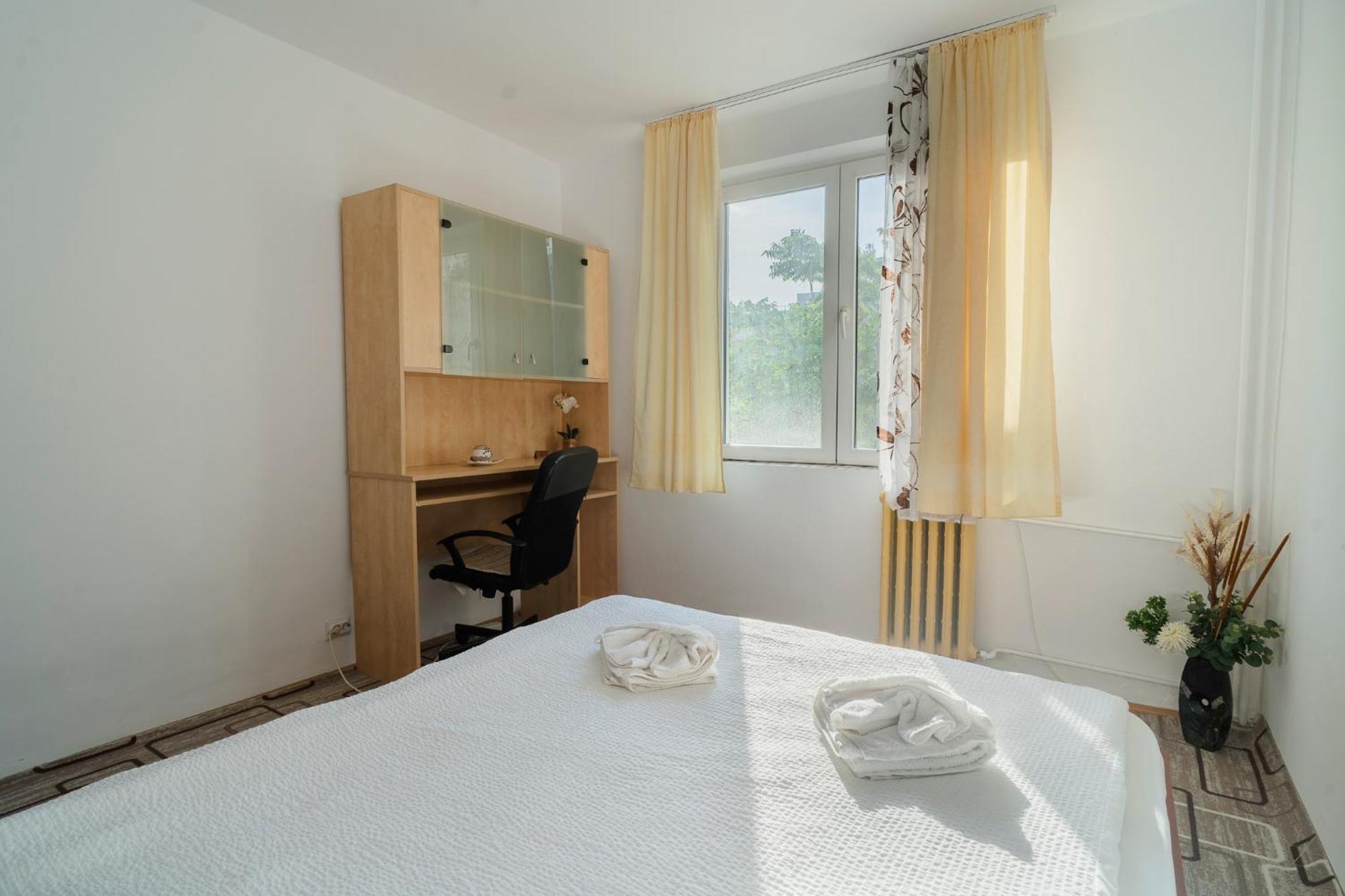 Rustic & Spacious 3Br Apartment Bucarest Extérieur photo