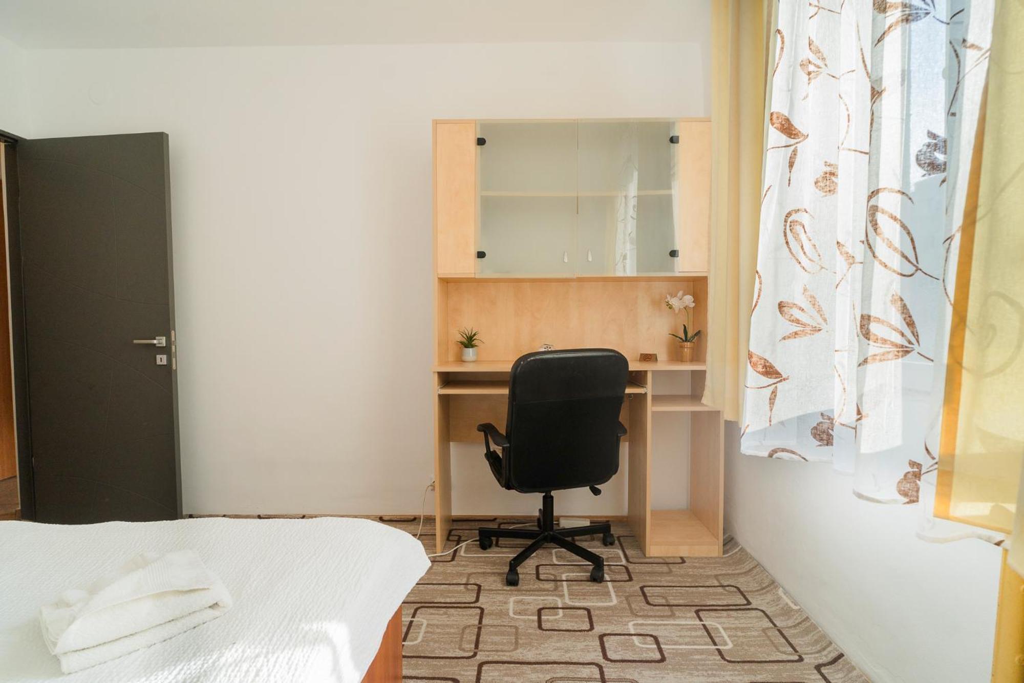 Rustic & Spacious 3Br Apartment Bucarest Extérieur photo