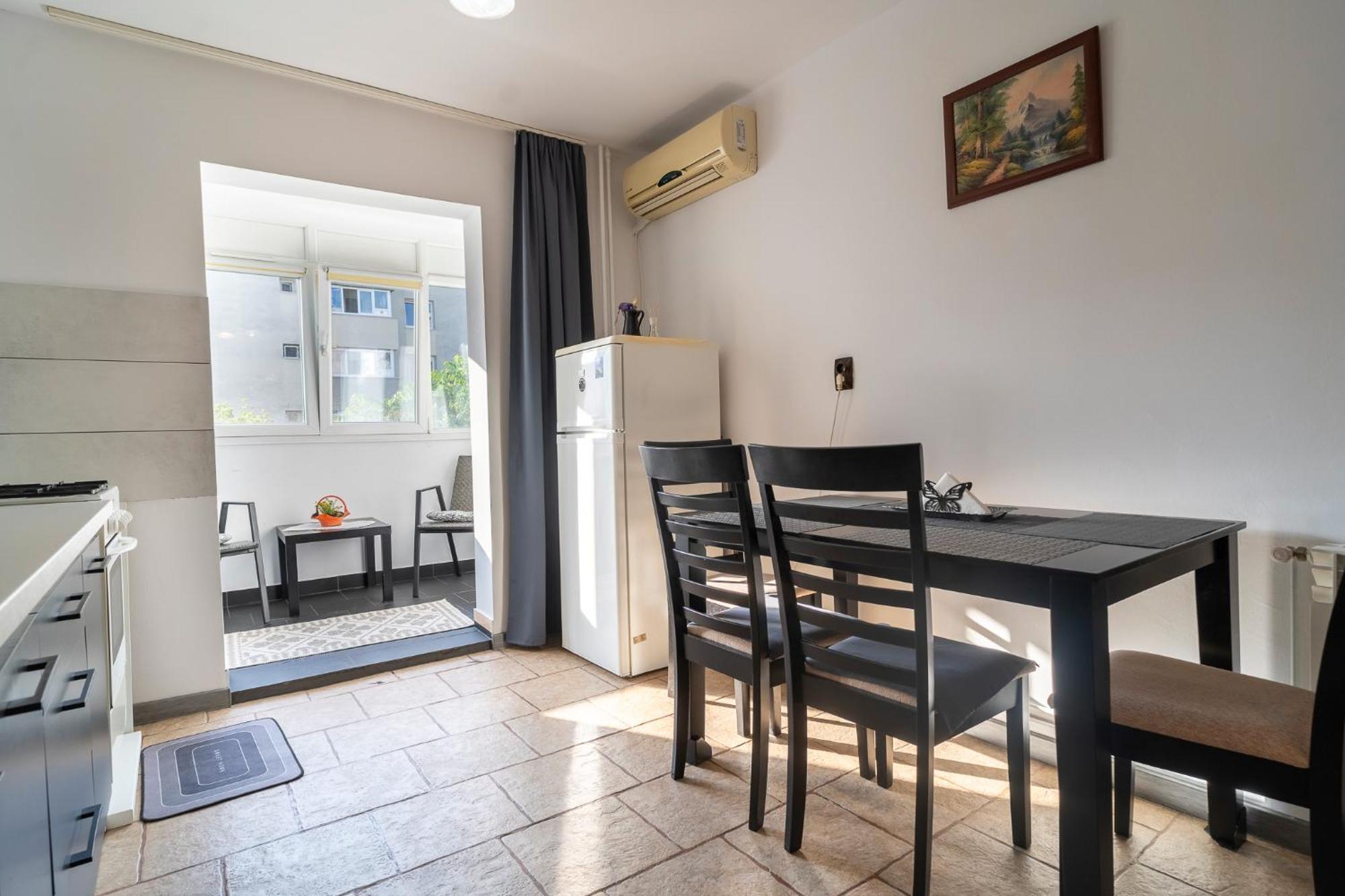 Rustic & Spacious 3Br Apartment Bucarest Extérieur photo